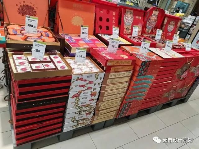 超市礼品盒的魅力展示，堆放图片的艺术