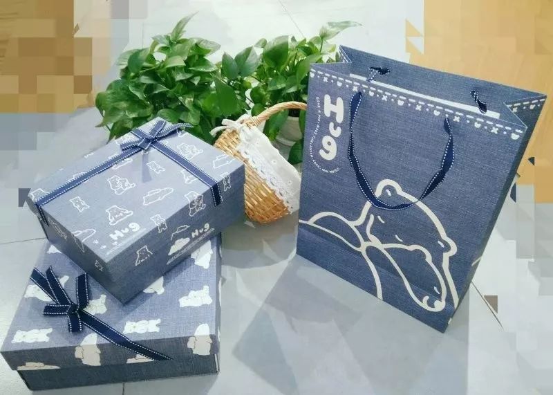 圆柱形礼品盒，精美设计，尽显心意——图片大全大图赏析