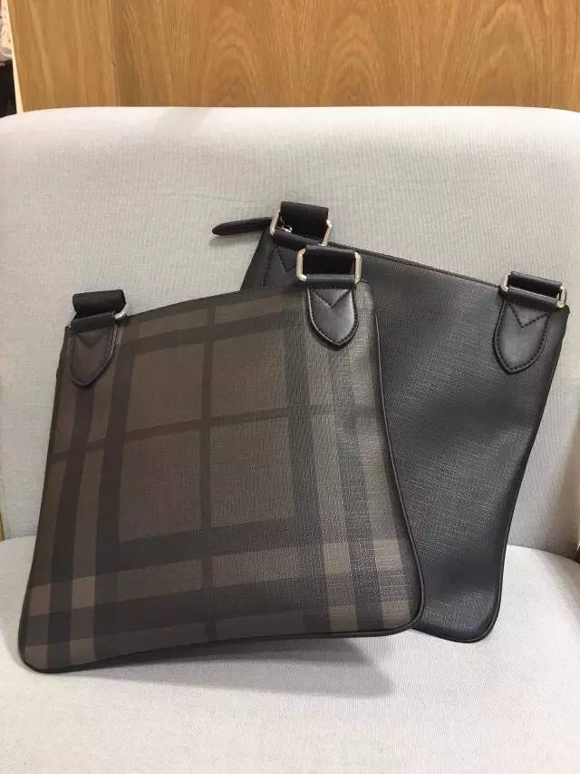 探秘巴宝莉（Burberry）包包，价格背后的奢华与经典