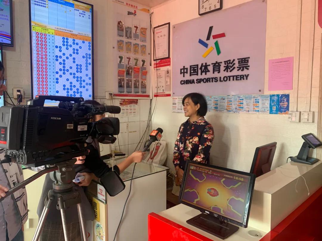 彩票购买新趋势，线上购彩的崛起与实体店并存模式