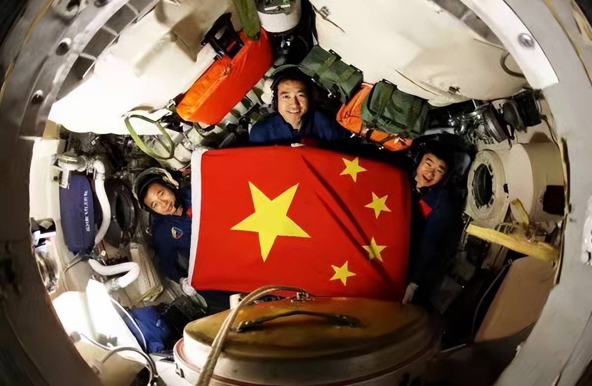 神舟一号至神舟十三号，中国航天事业的辉煌征程