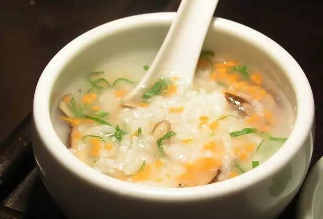 澳门美食探秘，六记粥面与虾子捞面的传奇故事