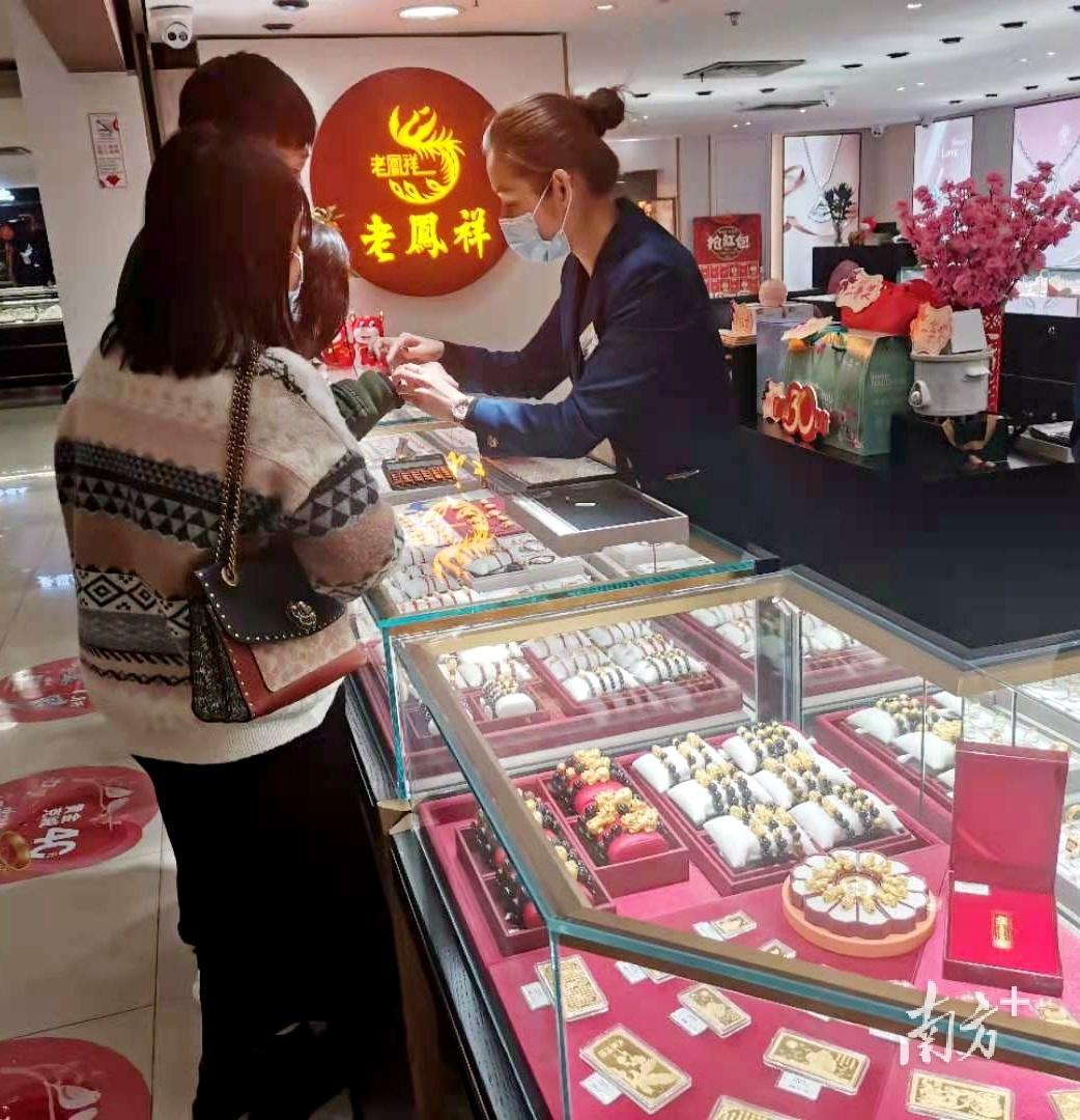 澳门六福珠宝今日金价表图大全，探寻金价背后的璀璨光芒